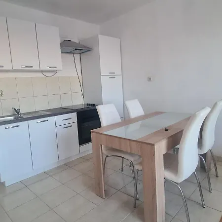 아파트 Apartmani Domink
